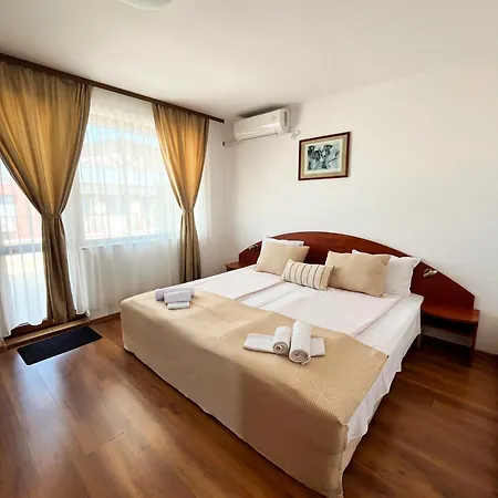 招待所 Family Helios