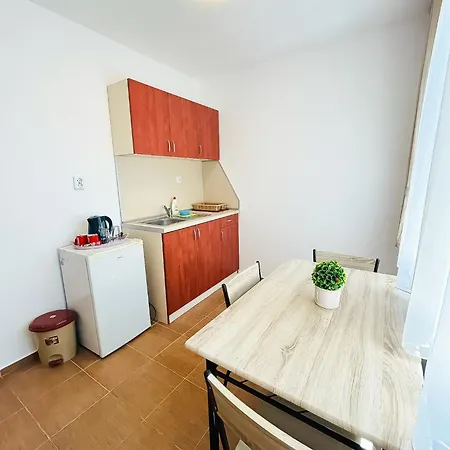 Guest house Family Helios 3*