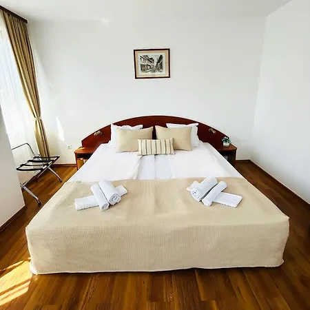 Family Helios 3* Slantschew brjag